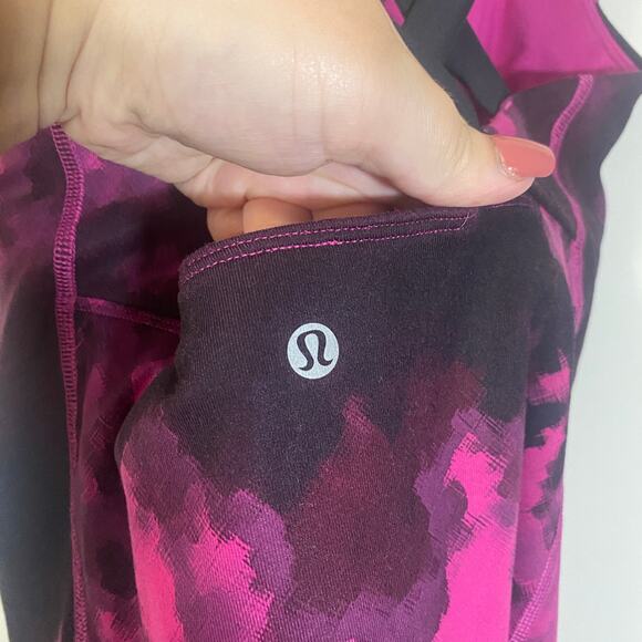 $10 SALE Lululemon Enhearten Tank Top Bra Blooming Pixie Raspberry Black  Sz 8 - Picture 7 of 12